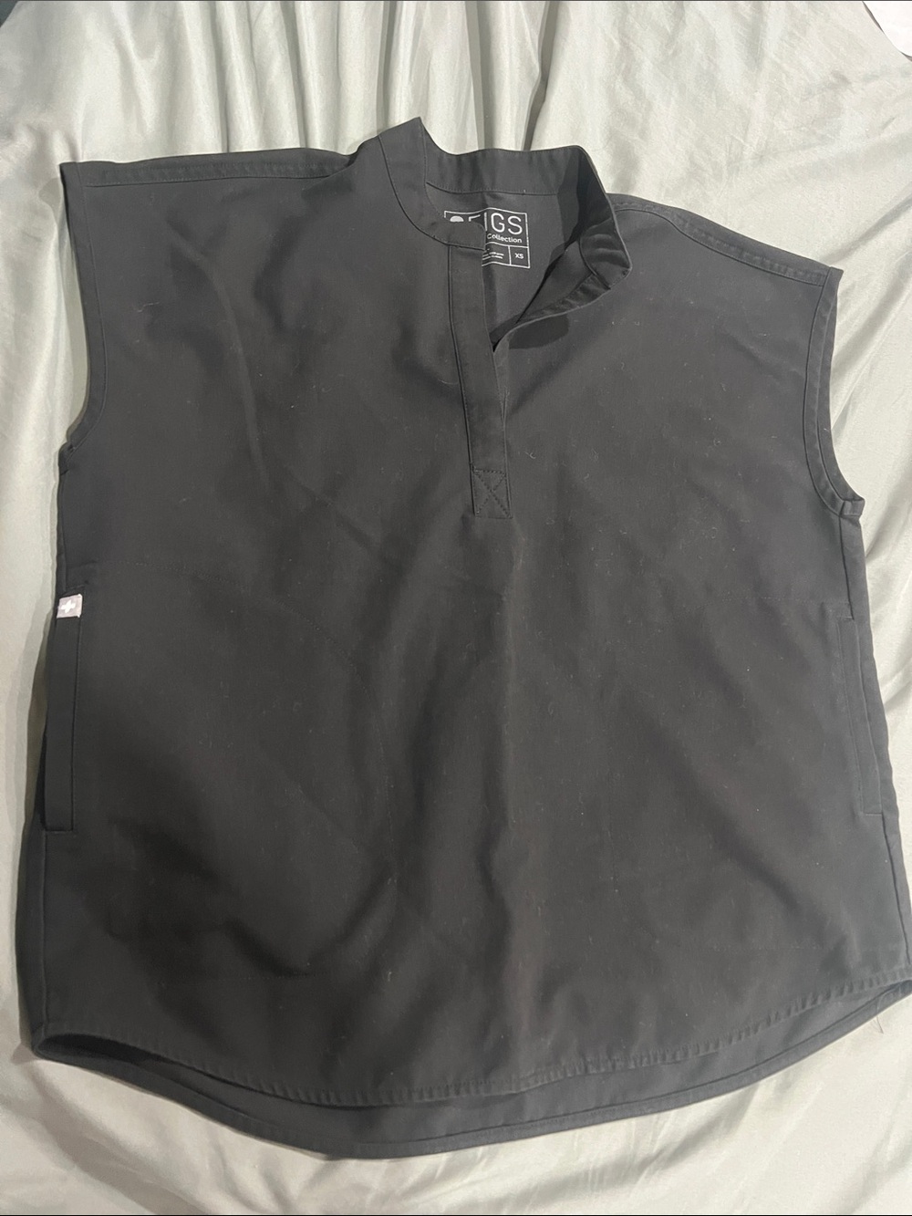 FIGS woman’s Black Sleeveless Rafaela Scrub Top Size XS